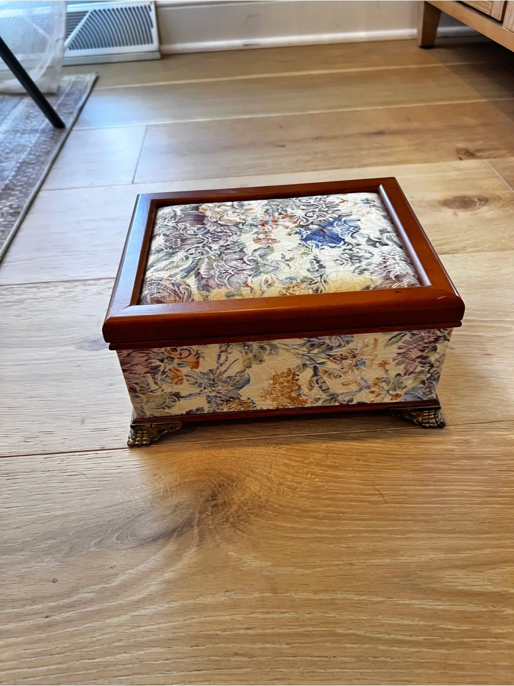 Vintage Floral Tapestry Jewelry Box Wood Trim Removable Tray Ornate Feet